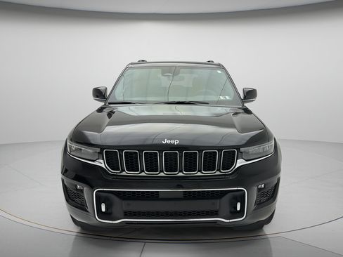 Used 2025 Jeep Grand Cherokee Overland w/ Luxury Tech Group IV AWD/4WD image 2