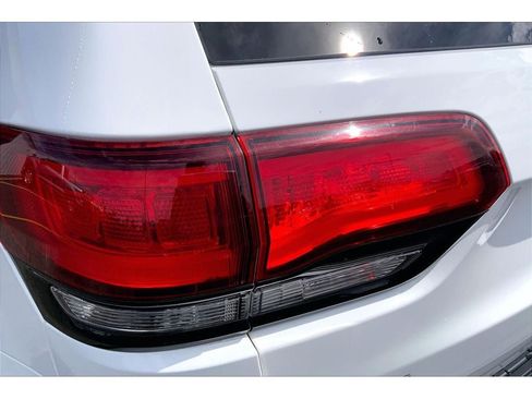 Used 2022 Jeep Grand Cherokee Laredo X AWD/4WD image 31
