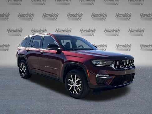 Used 2025 Jeep Grand Cherokee Limited image 3
