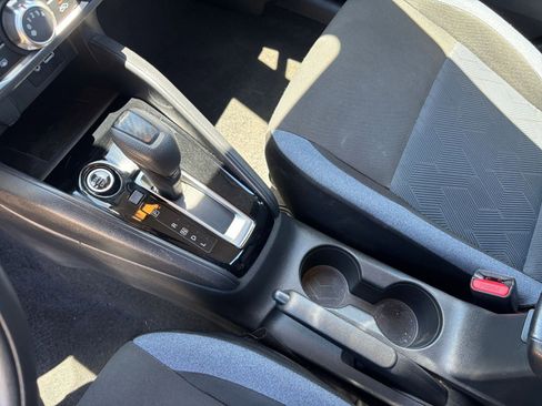 Used 2025 Nissan Versa SV FWD image 39