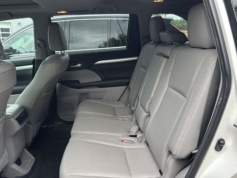 Used 2018 Toyota Highlander XLE w/ Protection Package #3 AWD/4WD image 10