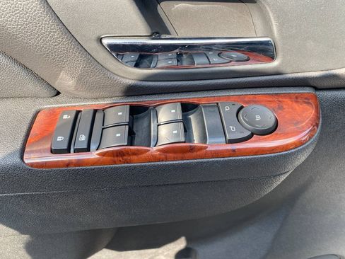 Used 2011 Chevrolet Suburban 2500 LS w/ Skid Plate Package AWD/4WD image 12