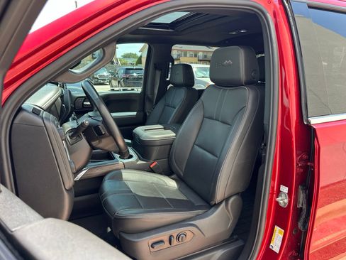 Used 2022 Chevrolet Silverado 1500 High Country w/ LPO, Dark Essentials Package RWD image 9