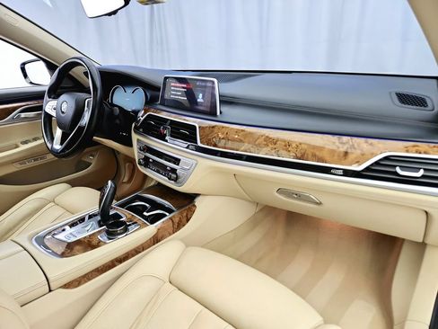 Used 2018 BMW 740e xDrive AWD/4WD image 32