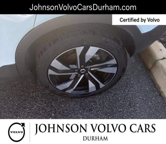 Certified 2024 Volvo XC40 B5 Plus w/ Protection Package Premier AWD/4WD image 7