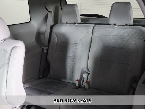 Used 2023 GMC Acadia SLE w/ Driver Convenience Package image 8