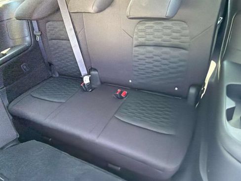 Certified 2025 Nissan Pathfinder SV FWD image 30