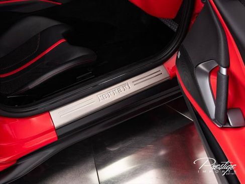 Used 2020 Ferrari 812 Superfast RWD image 33