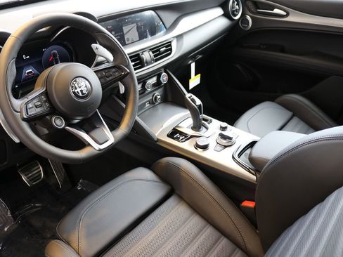 New 2025 Alfa Romeo Stelvio Sprint image 18