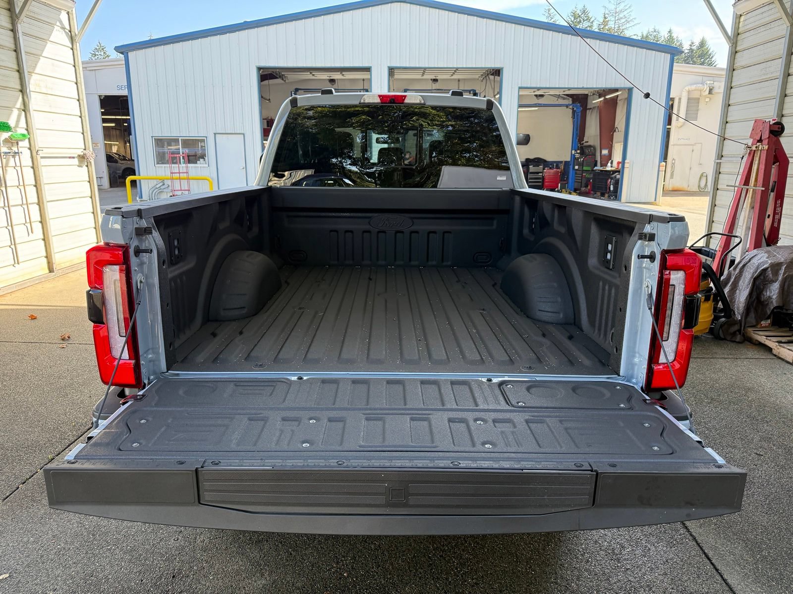 Used 2026 Ford F250 Platinum AWD/4WD image 7