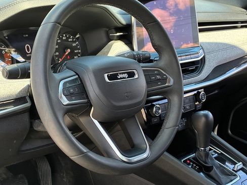 Used 2024 Jeep Compass Latitude AWD/4WD image 18