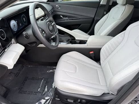 Certified 2025 Hyundai Elantra Limited image 13