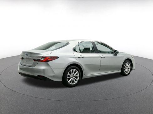 Used 2025 Toyota Camry LE FWD image 9