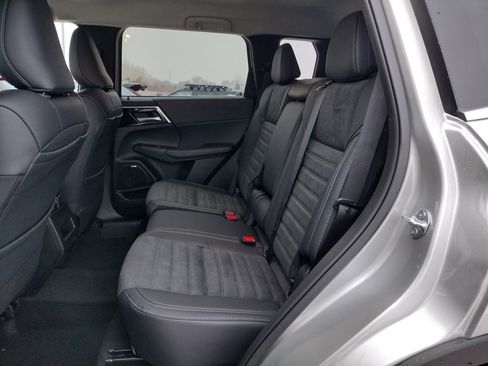 New 2026 Mitsubishi Outlander SE image 8