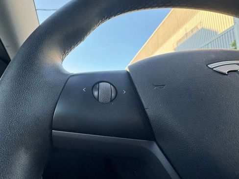 Used 2022 Tesla Model 3 Standard Range image 21