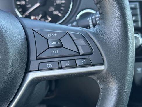 Used 2018 Nissan Rogue SV image 27