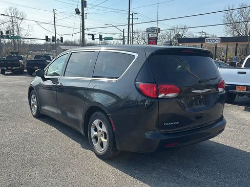 Used 2017 Chrysler Pacifica LX w/ Tire & Wheel Group image 3