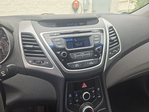 Used 2016 Hyundai Elantra SE FWD image 7