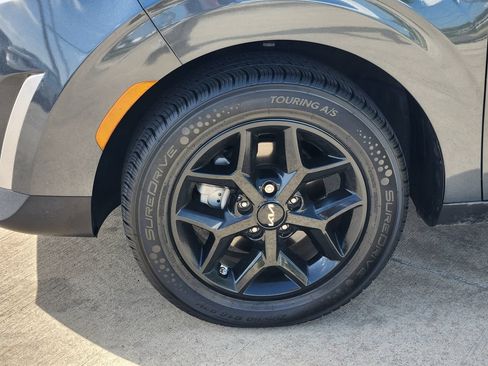 Used 2024 Kia Soul LX w/ Option Group 015 FWD image 11