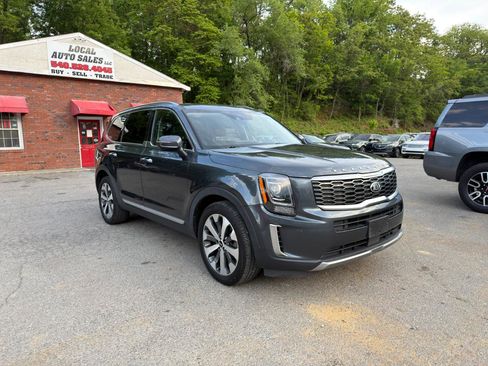 Used 2020 Kia Telluride S w/ S 8 Passenger Seating Package FWD image 3