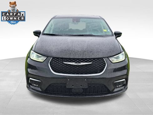 Used 2023 Chrysler Pacifica Touring-L FWD image 8