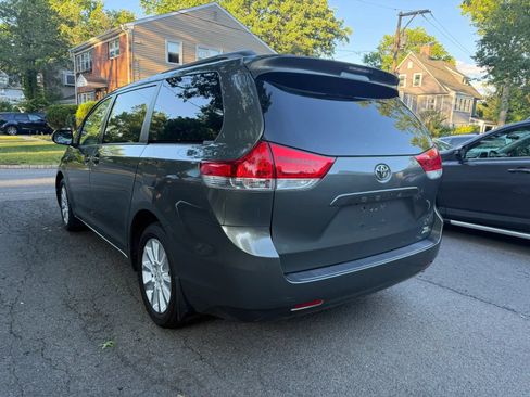 Used 2012 Toyota Sienna LE w/ Towing Pkg AWD/4WD image 6