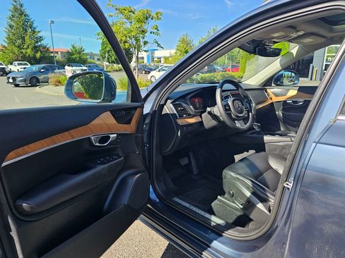Used 2021 Volvo XC90 T6 Momentum w/ Advanced Package AWD/4WD image 16