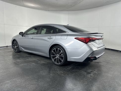 Used 2019 Toyota Avalon Touring image 9