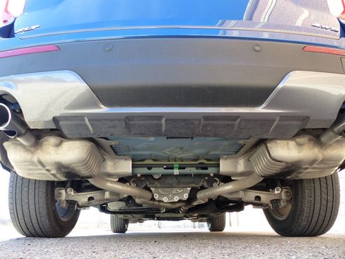 Used 2022 Ford Explorer XLT w/ Equipment Group 202A AWD/4WD image 9