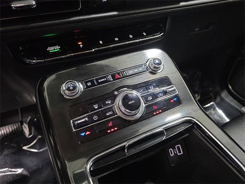 Used 2022 Lincoln Nautilus Standard image 21