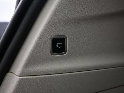Certified 2024 Chrysler Pacifica Touring-L FWD image 25
