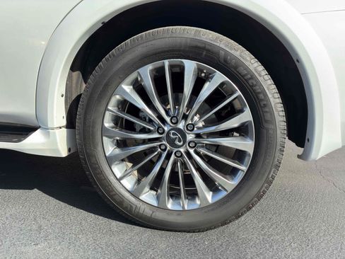Used 2018 INFINITI QX80 4WD w/ Driver Assistance Package image 15