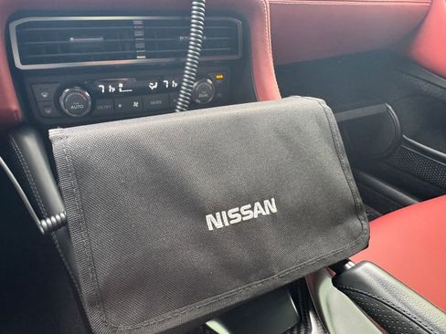 Used 2017 Nissan GT-R Premium w/ Premium Interior Package image 40