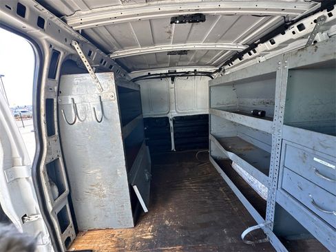 Used 2017 GMC Savana 3500 image 17