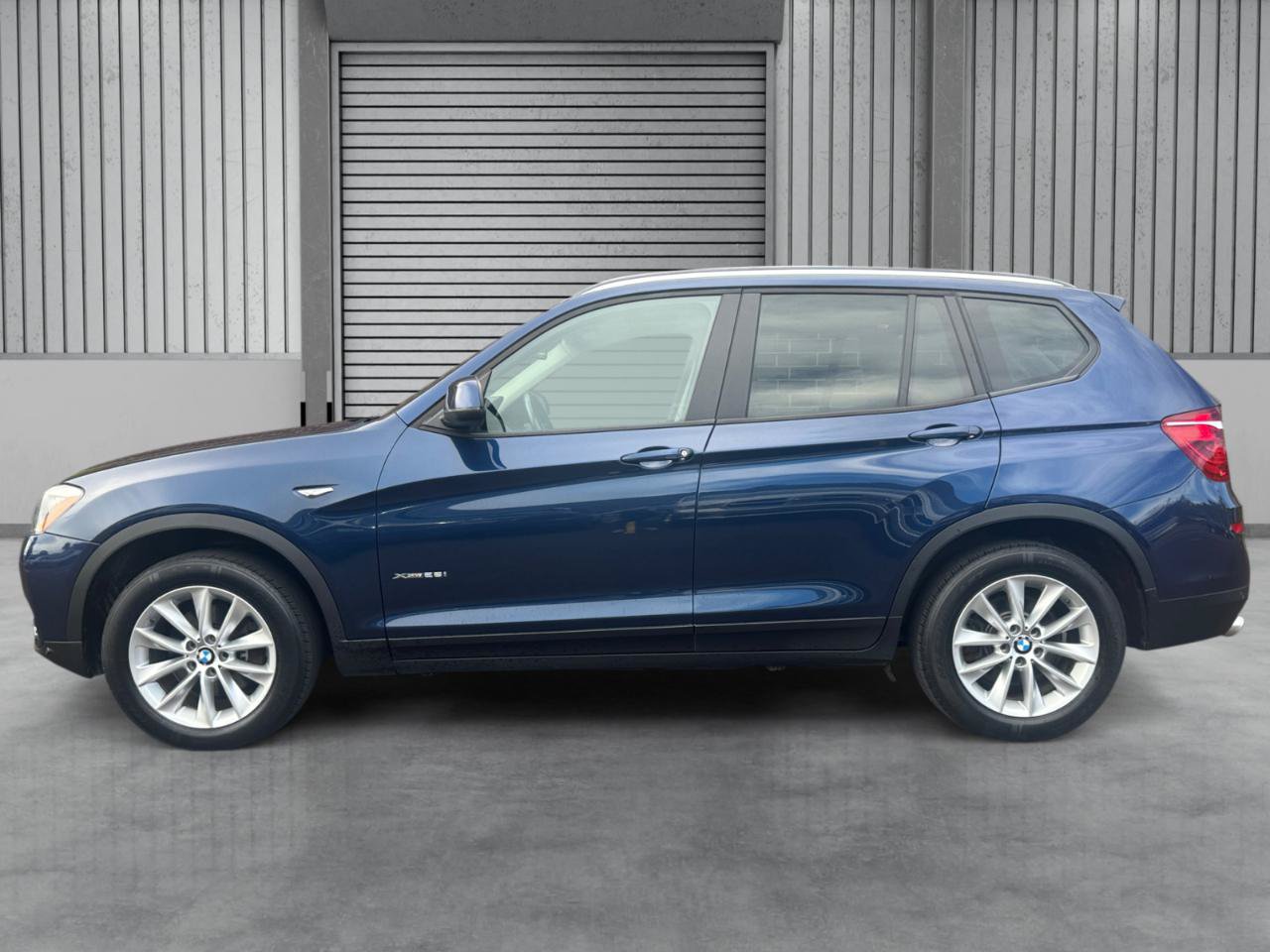 Used 2017 BMW X3 xDrive28i AWD/4WD image 2