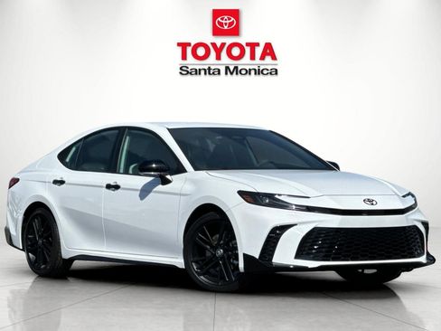 New 2026 Toyota Camry Hybrid FWD image 1