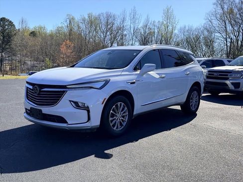 Used 2023 Buick Enclave Essence image 8