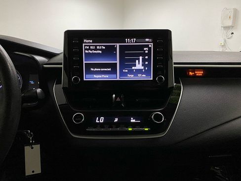 Used 2020 Toyota Corolla LE image 19