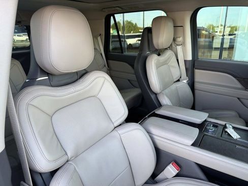 Used 2023 Lincoln Navigator Reserve RWD image 19