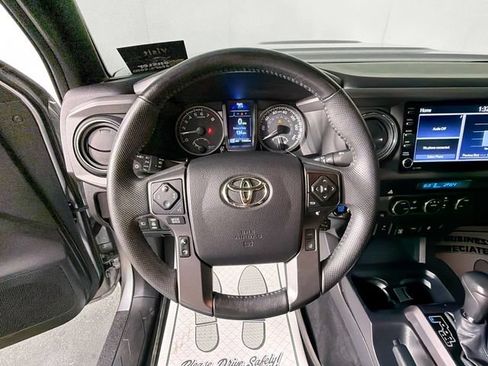 Used 2022 Toyota Tacoma TRD Sport w/ Technology Package RWD image 11