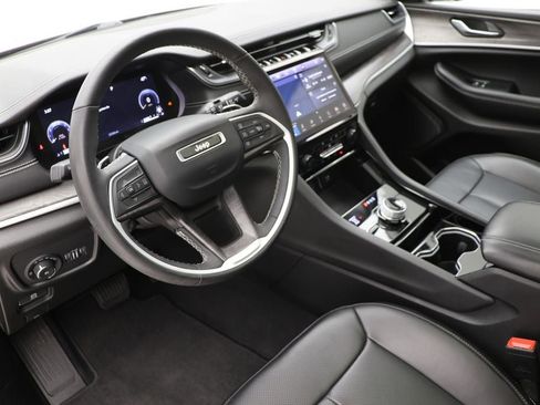 Used 2023 Jeep Grand Cherokee L Limited w/ Luxury Tech Group II image 15