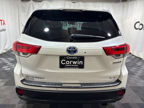 Used 2019 Toyota Highlander XLE w/ Carpet Mat Package (TMS) AWD/4WD image 7