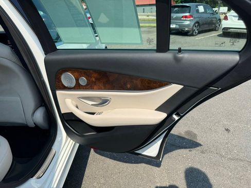 Used 2018 Mercedes-Benz E 300 4MATIC image 19