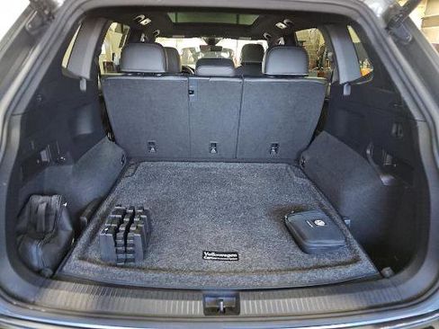 Used 2022 Volkswagen Tiguan SE R-Line image 10