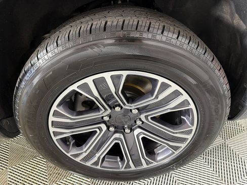 Used 2024 Jeep Wagoneer L Series II image 13