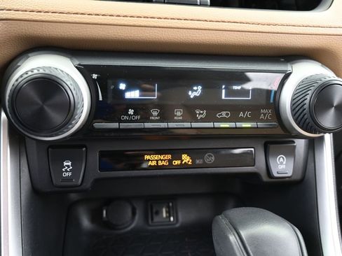 Used 2019 Toyota RAV4 LE image 23