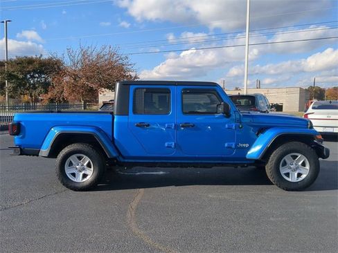 Used 2021 Jeep Gladiator Sport image 3