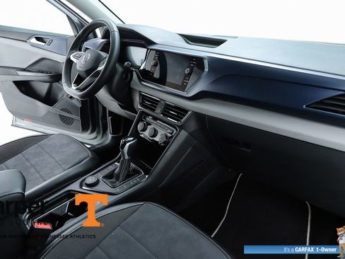 Used 2023 Volkswagen Taos SE w/ Panoramic Sunroof Package AWD/4WD image 32
