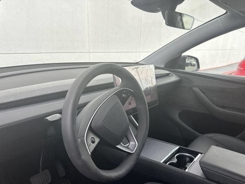 Used 2026 Tesla Model Y 2WD image 6