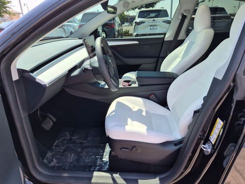 Used 2024 Tesla Model Y Long Range AWD/4WD image 18